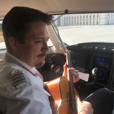 Stefan Memmer — Pilot mit Gitarre im Cockpit